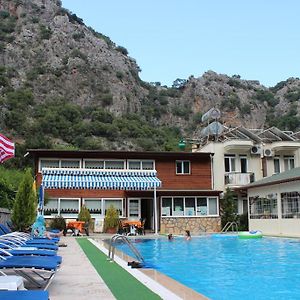 Canada Hotel & Bungalows